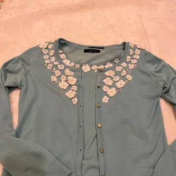 [ 새상품급 ] 꽃 자수 펄 긴팔 가디건 & 반팔 앙상블