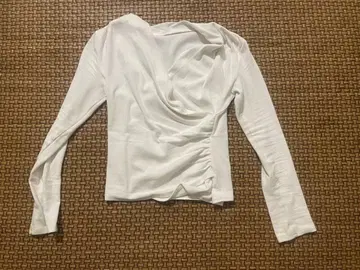 화이트 긴팔 티셔츠