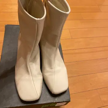 GRL 화이트 숏 부츠