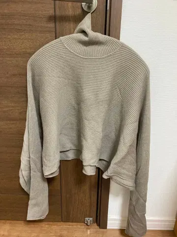 르쉘블루 터틀 니트 카키 크롭 기장