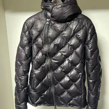 블랙 후드 부착 다운 자켓 퀼팅 기장 64