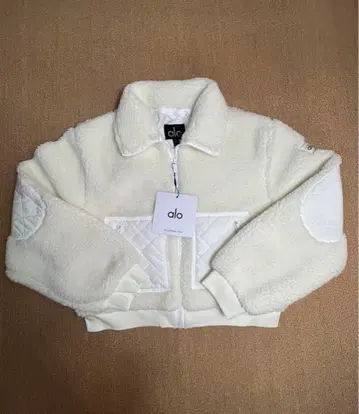 ALO YOGA 신상 화이트 아우터 자켓 S 사이즈