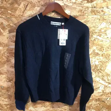 [ 2431번 ] UNIQLO 니어 핸드 마치 프리미엄 라무 크루 스웨터