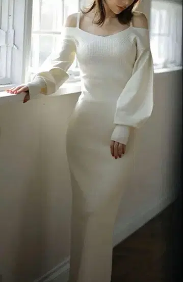 eimy istoire 에이미 이스트 월 체인 V넥 원피스