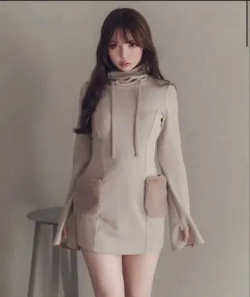 ANDMARY 퍼 포켓 미니 드레스 베이지