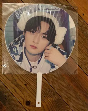 리노 StrayKids 팝업 사우나 부채