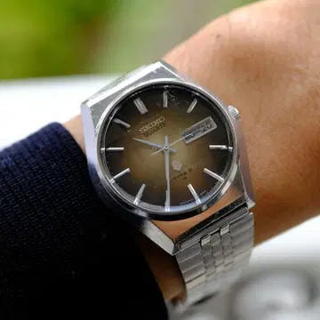 작동 SEIKO 5 데이데이트 표시 손목시계 브라운/실버