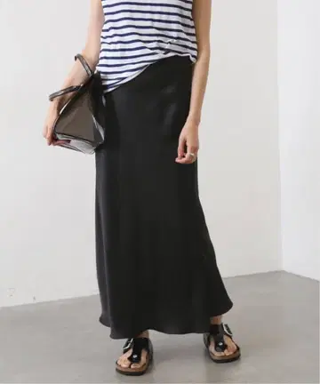 더블 새틴 스커트