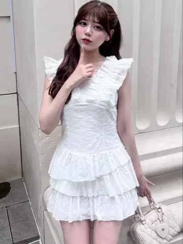 화이트 휘핑 프릴 미니 원피스