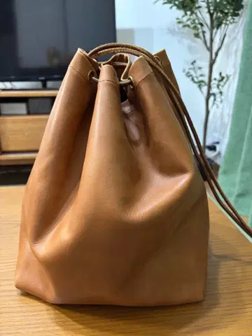 vasco 가죽 복조리형 숄더백 카멜