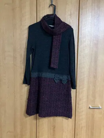 GALLERY VISCONTI 긴팔 무릎 기장 원피스