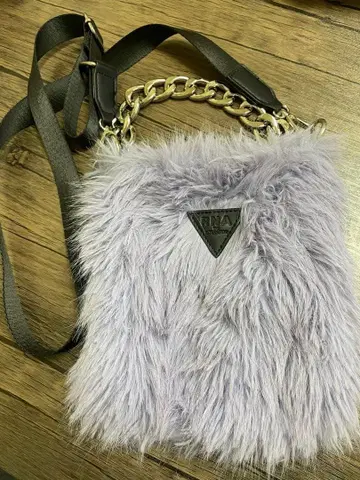 RNA 퍼플 퍼 숄더백