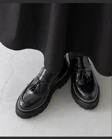 블랙 태슬 로퍼