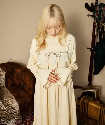 [ 틸과 레트로 ] 플레어 슬리브 메로우 터틀 아이보리 미사용 새상품