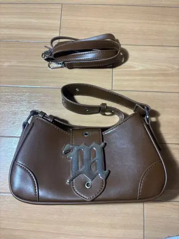 브라운 숄더백