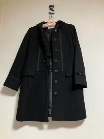 갤러리 비스콘티 블랙 후드 부착 울 코트