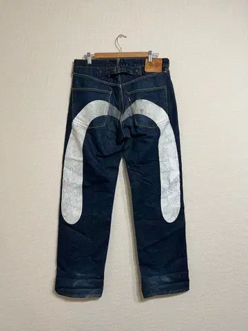 EVISU 2004 빅 카모메 데님 34 x 34 화이트 컬러 페인트