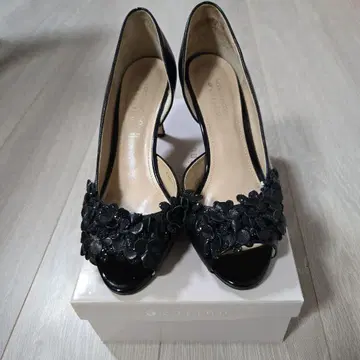 carino 블랙 오픈토 하이힐