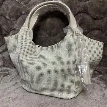 큐빅 장식 화이트 토트백 참 포함