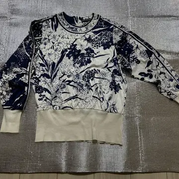 LEONARD 꽃무늬 긴팔 상의 네이비/화이트