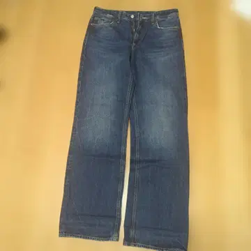 ZARA 스트레이트 데님 EUR 42 시착만 한 상품