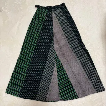 유나이티드 애로우즈 멀티 프린트 랩스커트