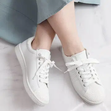 [ 새상품급 ] diana 다이애나 비쥬 달린 글리터 스니커즈 22cm