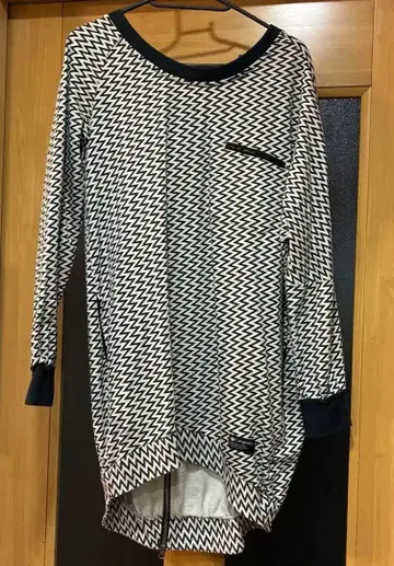 adidas 지그재그 패턴 긴팔 상의