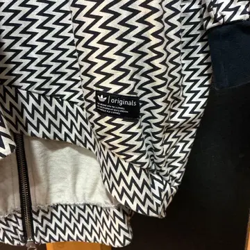 SALE adidas 긴팔 상의 저리