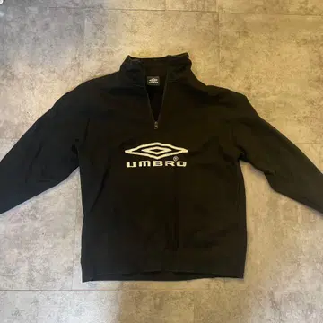 UMBRO 블랙 하프 지퍼 트레이닝복