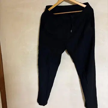 블랙 조거 슬랙스 카고 포켓 부착