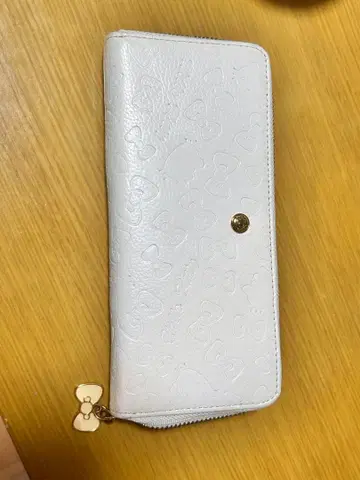 헬로키티 하트 무늬 장지갑 헬로키티 장지갑(소가죽)