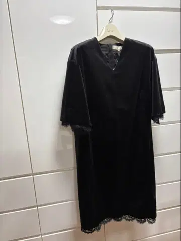 미사용 새상품 택 포함 자유구 레이스 벨벳풍 원피스 블랙 사이즈 38