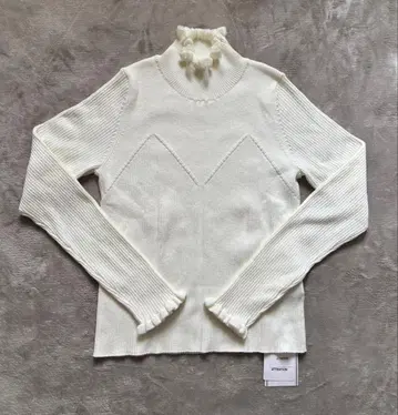 [미사용 새상품] QUEENS COURT 니트 택 포함