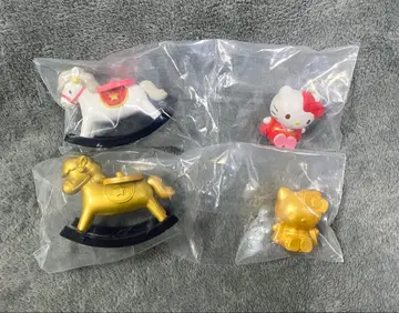 산리오 시크릿 목마 마스코트 키티+ 골드 컬러 타입 2점