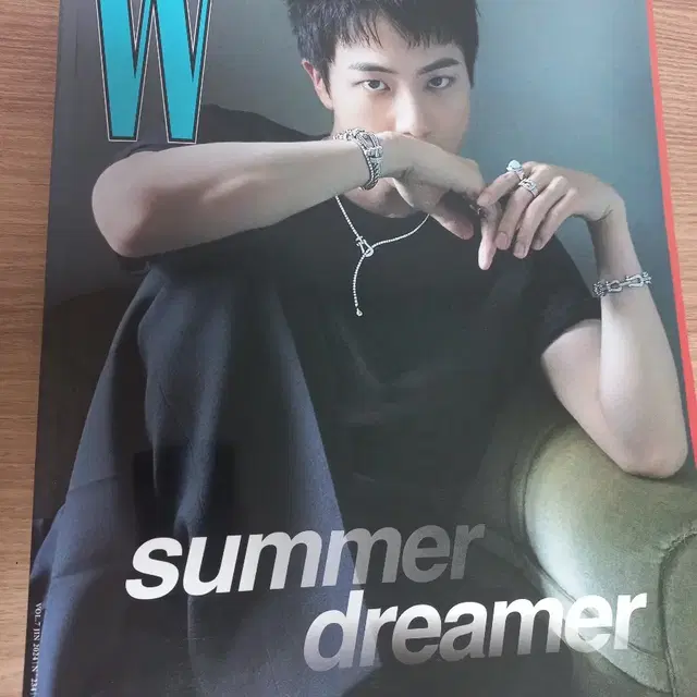 W코리아 방탄 진 잡지 화보 판매