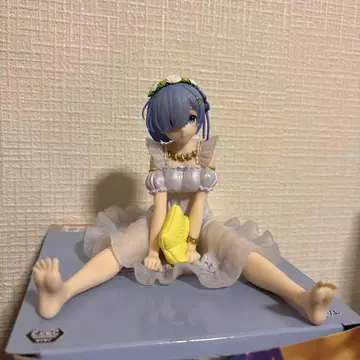 렘 피규어 화이트 드레스