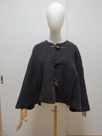 늑대와 올빼미 케이프 코트