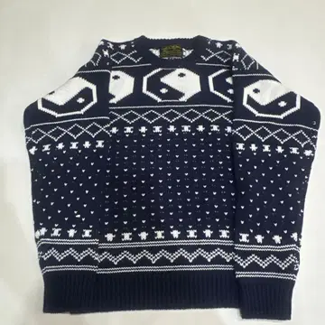 Hagerstown Yin Yang Sweater VintageBlack