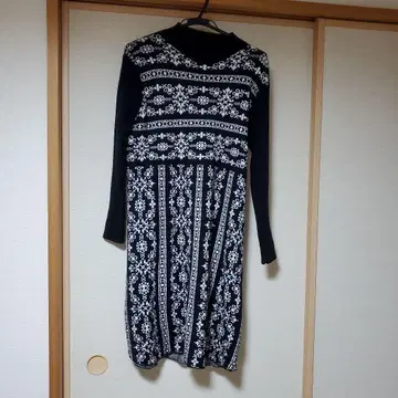 TRUBE 니트 원피스 블랙 화이트 긴팔