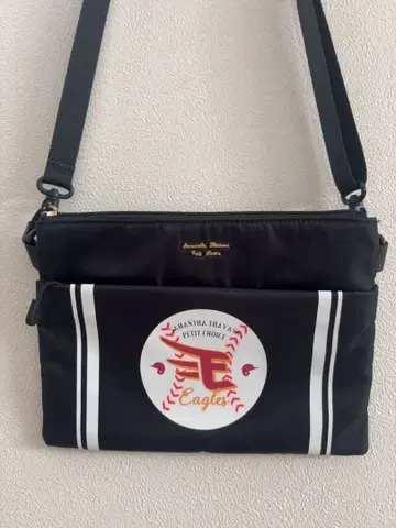 이글스 로고 포함 블랙 숄더백