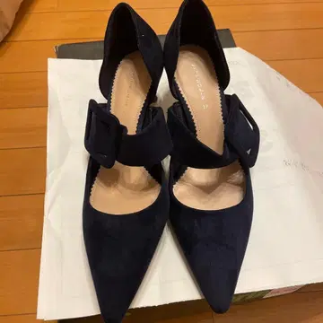 ZARA 네이비 펌프스