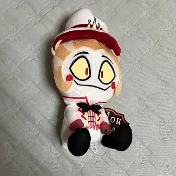 해즈빈 호텔에 오신 것을 환영합니다 앉은 봉제 인형 루시퍼