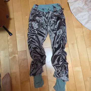 새틴풍 다크 브라운 팬츠