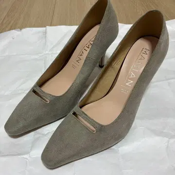 MANAN 그레이 스웨이드 펌프스