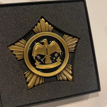 트위스테 오메카시 벌스데이 넥타이핀