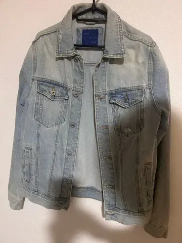 ZARA 데미지 가공 데님 자켓