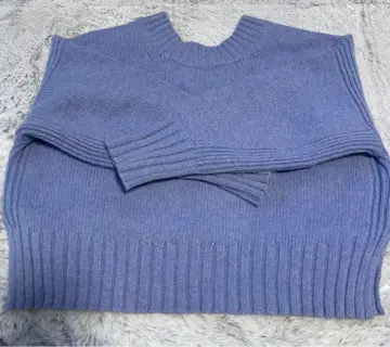캐시미어 혼방 투모로우랜드 라이트 블루 V넥 스웨터 S 사이즈