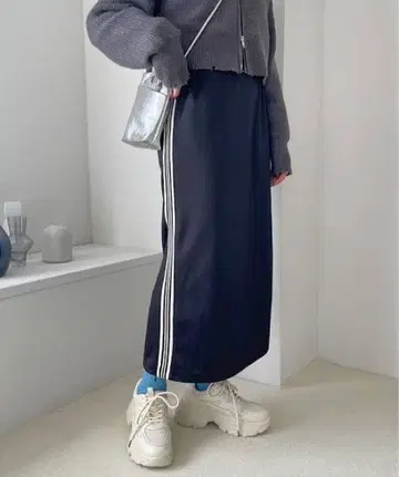 LOWRYSFARM 사이드 라인 저리 스커트