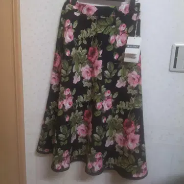 새상품 미사용 엠즈 그레이시 스커트 38 사이즈